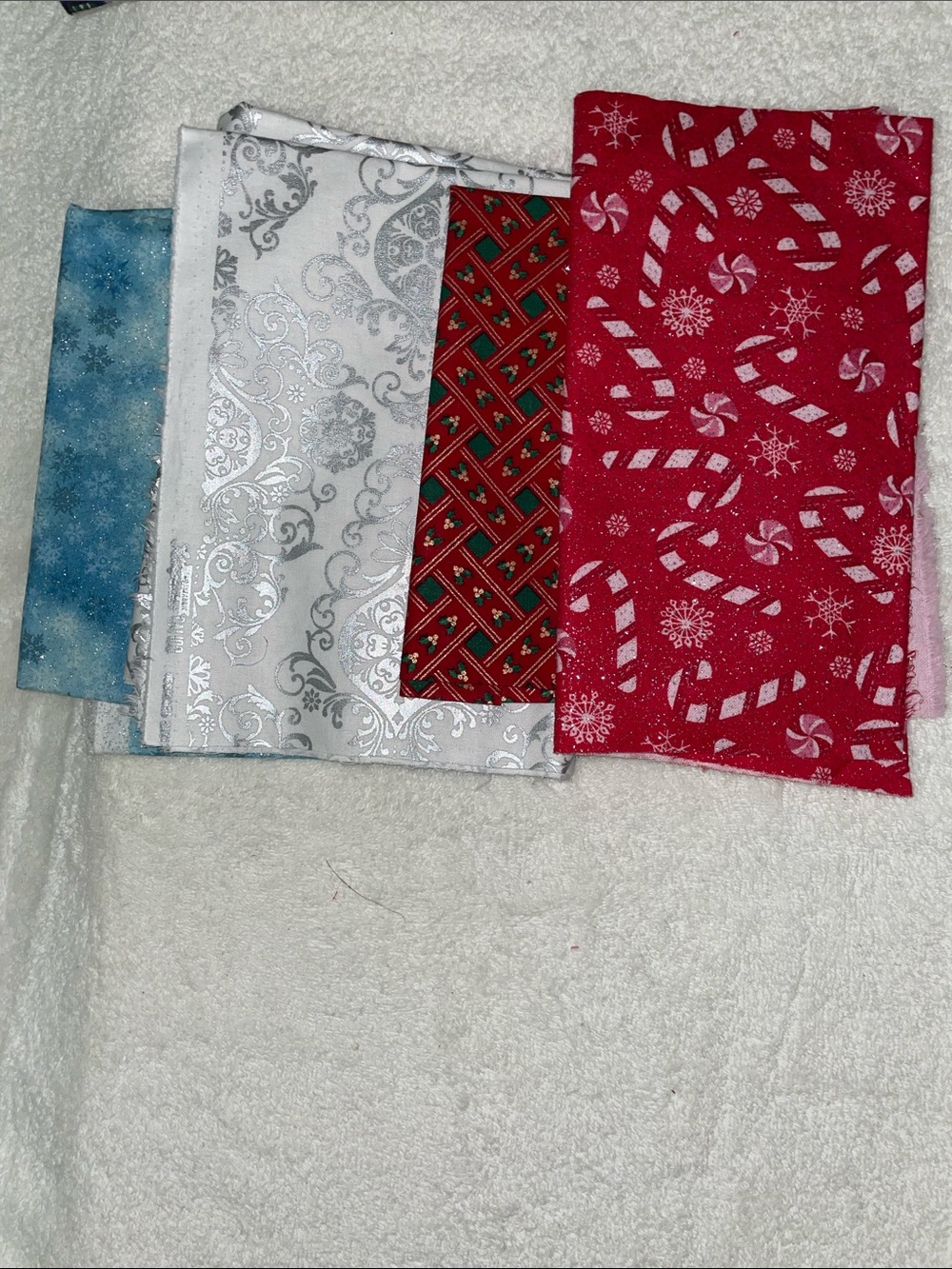 4-5 LB MIXED CHRISTMAS FABRIC BUNDLE • USABLE PIECES • CRAFT & SEWING D8 - Picture 6 of 10